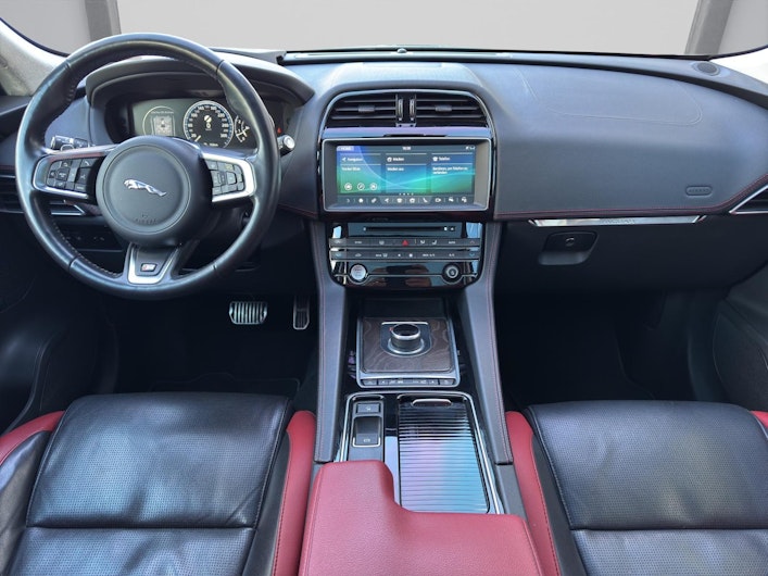 Vehicle image JAGUAR F-PACE