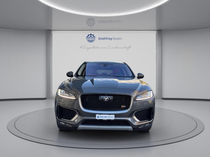 Vehicle image JAGUAR F-PACE