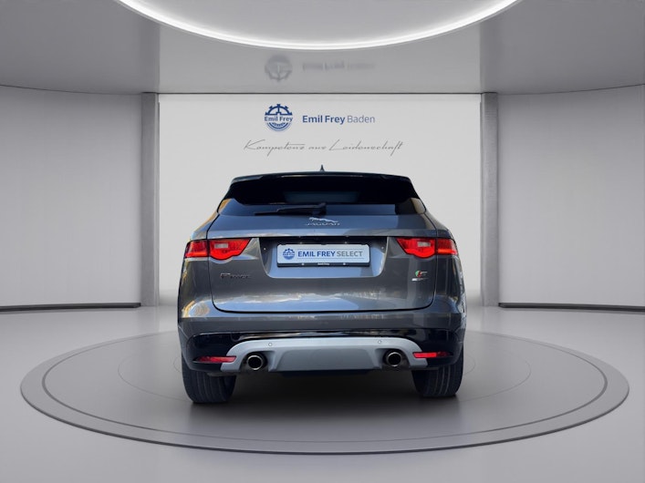 Vehicle image JAGUAR F-PACE