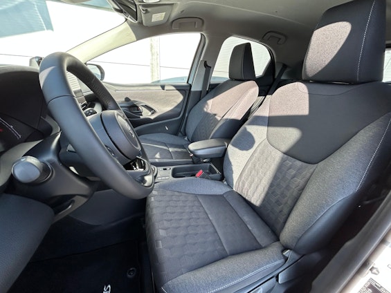 Vehicle image 6