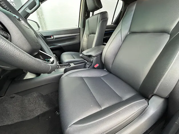 Toyota Hilux Double Cab.-Pick-up 2.8 D-4D MHEV 204 Invincible