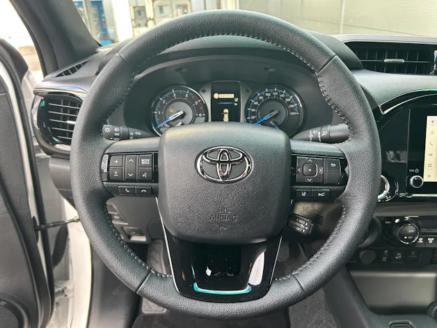 Toyota Hilux Double Cab.-Pick-up 2.8 D-4D MHEV 204 Invincible