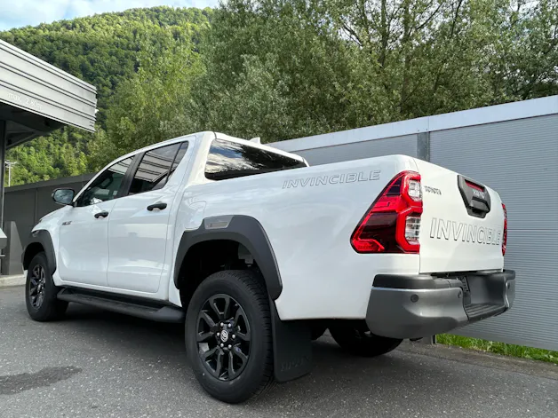 Toyota Hilux Double Cab.-Pick-up 2.8 D-4D MHEV 204 Invincible