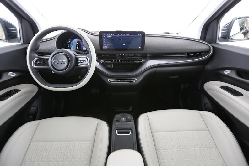 Vehicle image FIAT 500