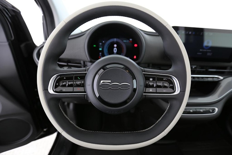 Vehicle image FIAT 500