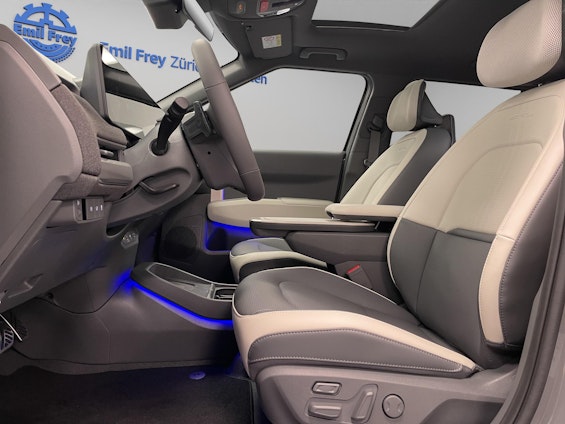 Vehicle image 6 Vehicle image 6