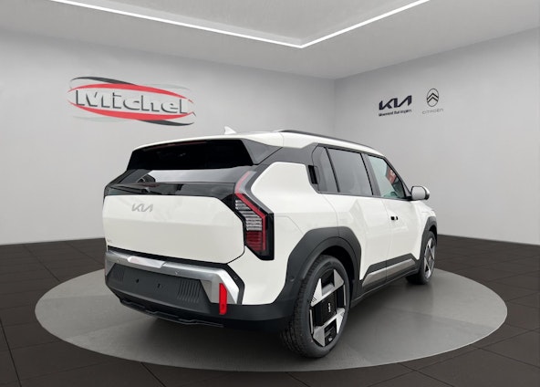 Vehicle image 3 Vehicle image 3