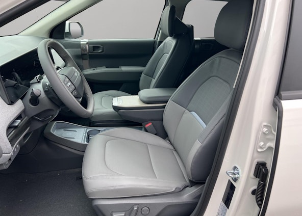 Vehicle image 8 Vehicle image 8