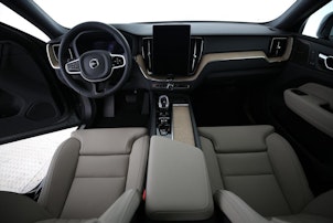 Vehicle image VOLVO XC60 2.0 T6 TE Ultra Dark eAWD