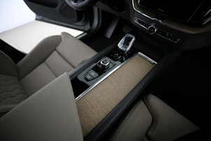 Vehicle image VOLVO XC60 2.0 T6 TE Ultra Dark eAWD