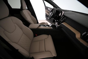 Vehicle image VOLVO XC60 2.0 T6 TE Ultra Dark eAWD