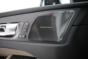 Vehicle image VOLVO XC60 2.0 T6 TE Ultra Dark eAWD