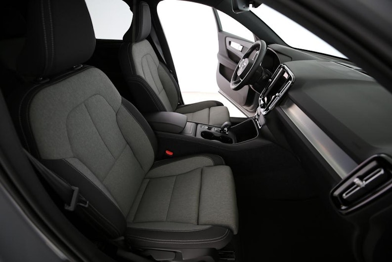 Vehicle image VOLVO XC40