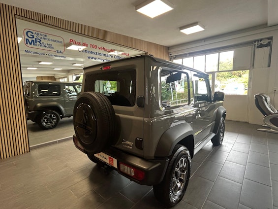 Vehicle image 6
