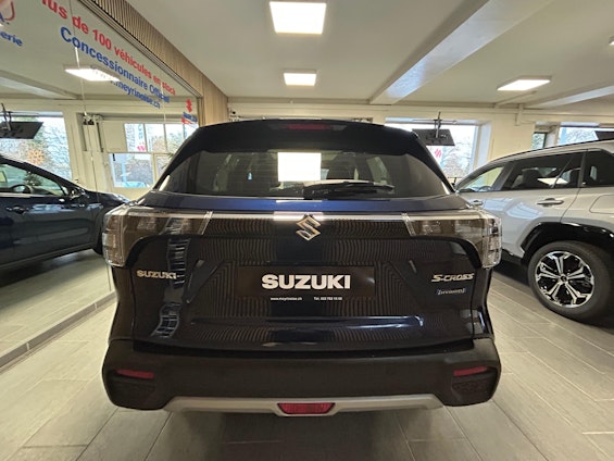 Vehicle image 6