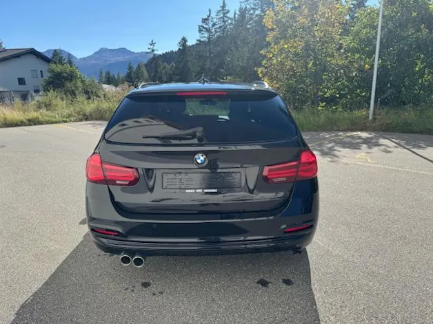 BMW 320i xDrive Touring