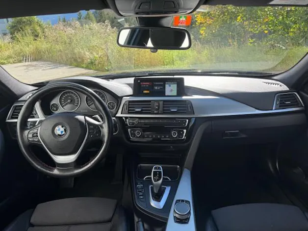 BMW 320i xDrive Touring
