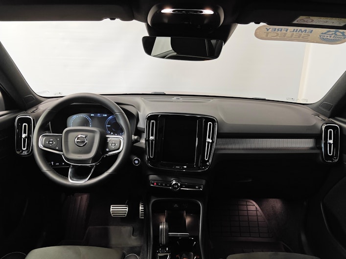 Vehicle image VOLVO XC40