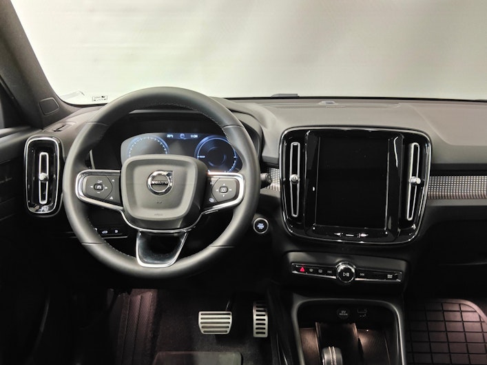 Vehicle image VOLVO XC40