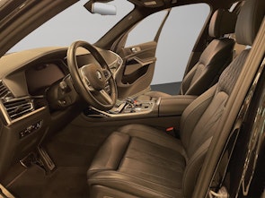 Vehicle image BMW X7 M50i