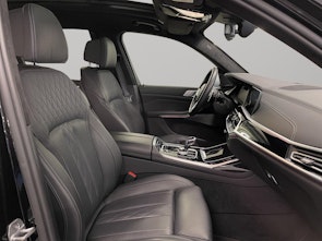 Vehicle image BMW X7 M50i