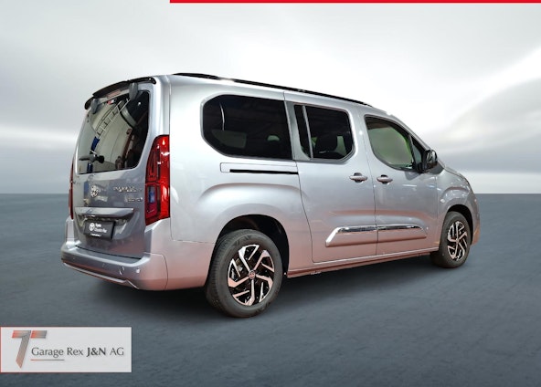 Vehicle image 4 Vehicle image 4