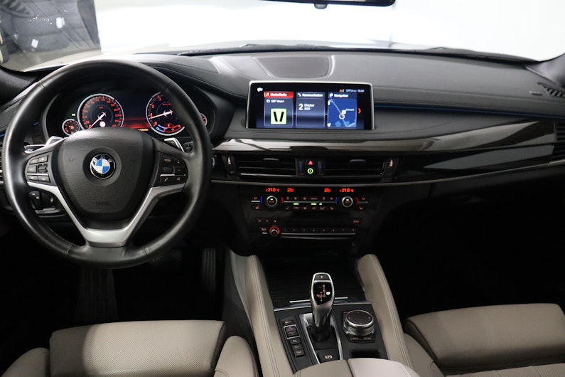 Vehicle image BMW X6