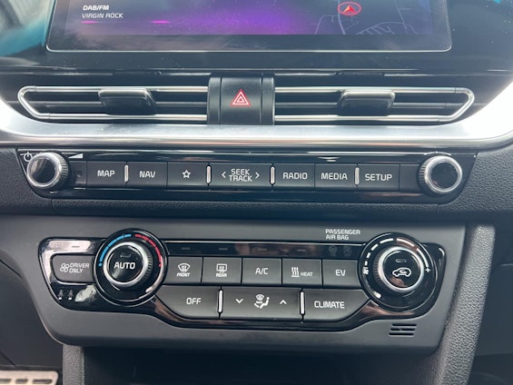 Vehicle image 18 Vehicle image 18