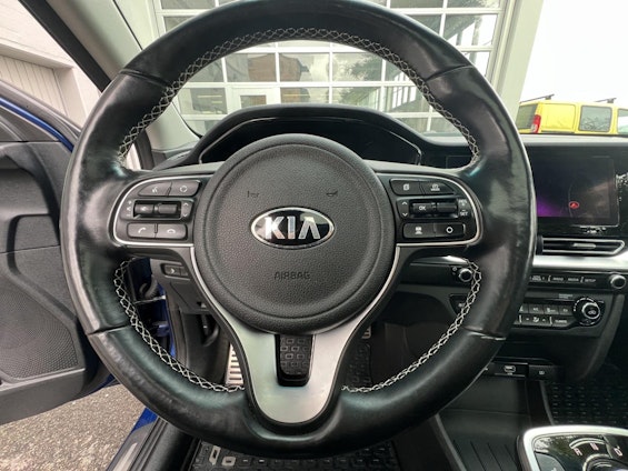 Vehicle image 16 Vehicle image 16