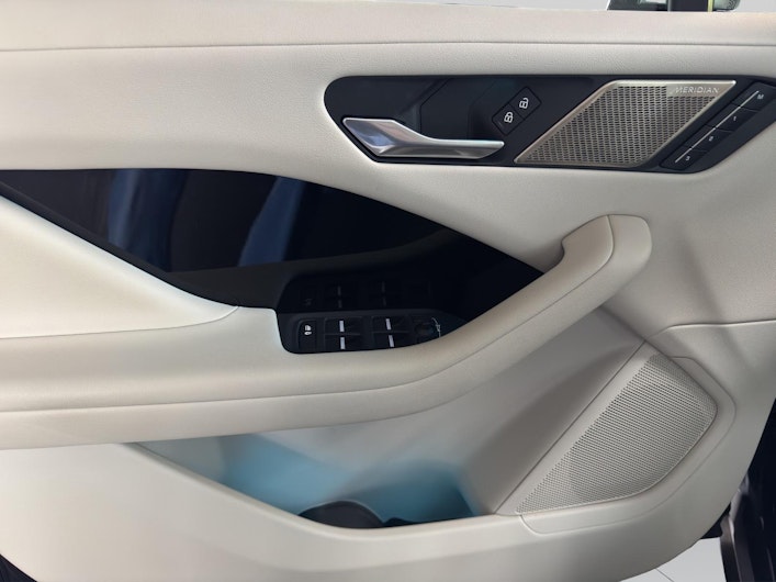 Vehicle image JAGUAR I-PACE