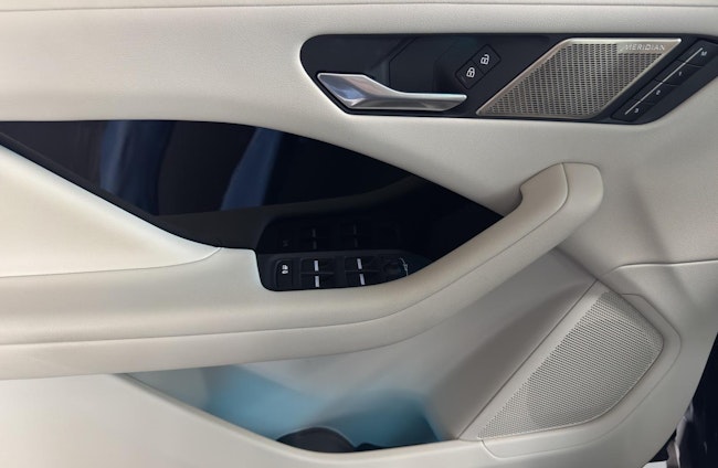 Vehicle image 9 Vehicle image 9