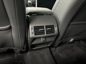 Vehicle image LAND ROVER Discovery Sport 2.0 SD4 200 SE