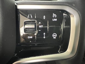 Vehicle image LAND ROVER Discovery Sport 2.0 SD4 200 SE