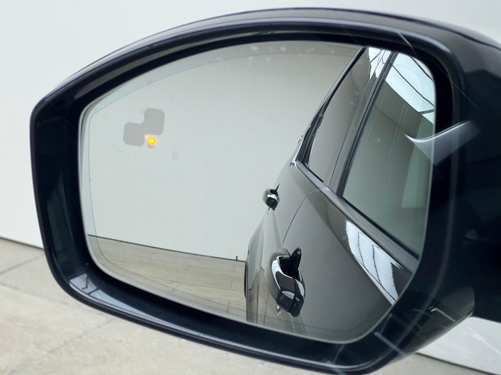 Vehicle image LAND ROVER DISCOVERY SPORT