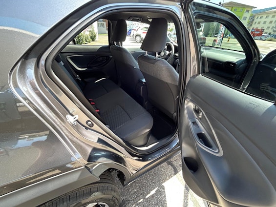 Vehicle image 15