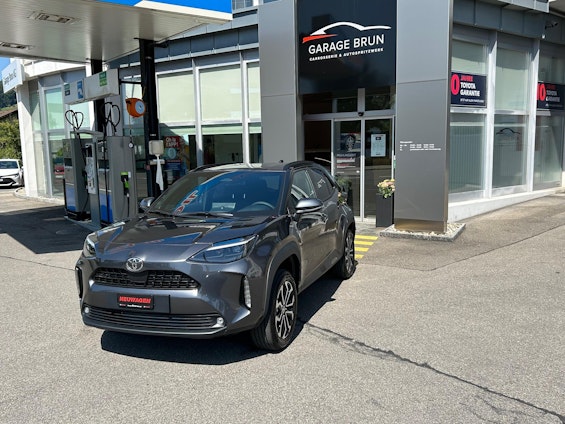 First vehicle image