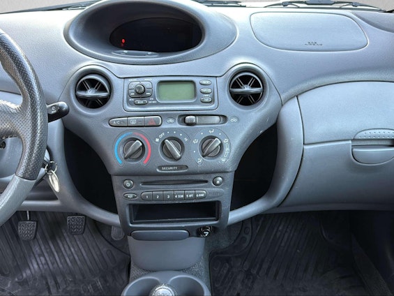 Vehicle image 4 Vehicle image 4