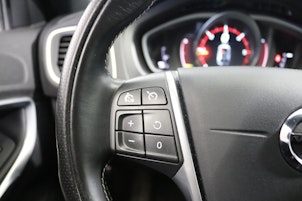 Vehicle image VOLVO V40 2.0 D2 R-Design S/S