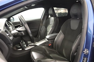 Vehicle image VOLVO V40 2.0 D2 R-Design S/S