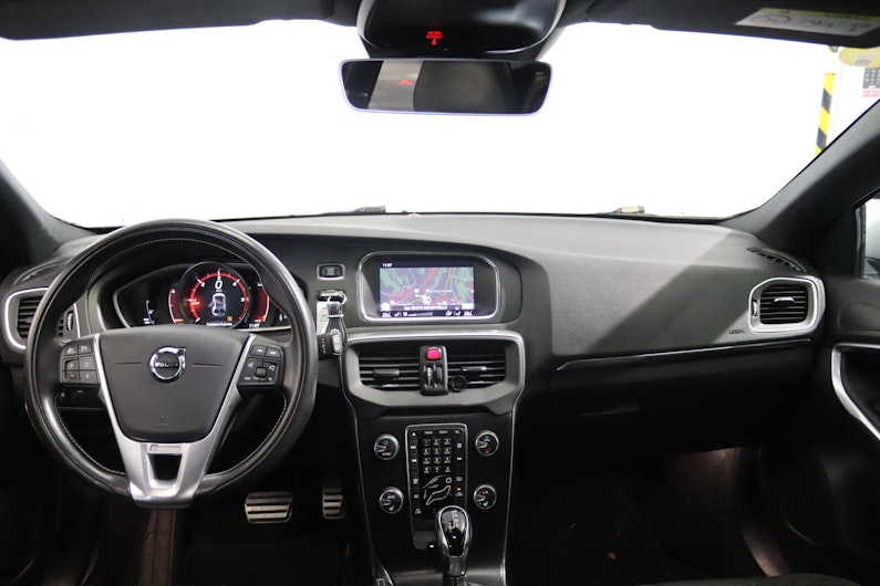 Vehicle image VOLVO V40