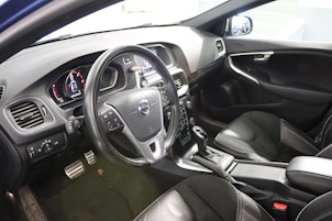 Vehicle image VOLVO V40 2.0 D2 R-Design S/S