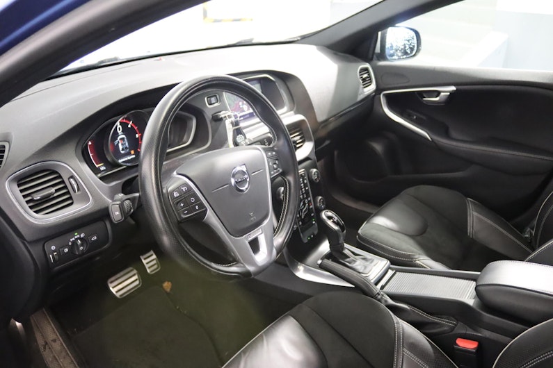 Vehicle image VOLVO V40