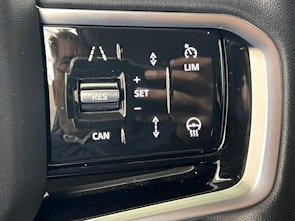 Vehicle image LAND ROVER Discovery Sport 2.0 SD4 200 SE