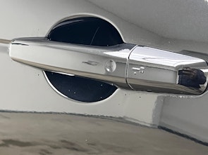 Vehicle image LAND ROVER Discovery Sport 2.0 SD4 200 SE