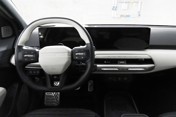 Vehicle image 4 Vehicle image 4