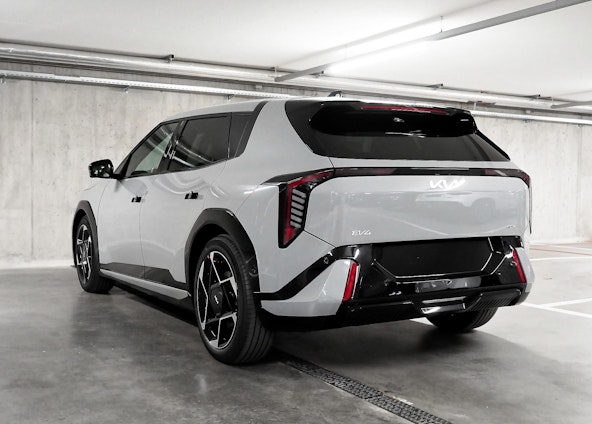 Vehicle image 16 Vehicle image 16