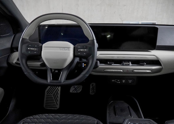 Vehicle image 4 Vehicle image 4