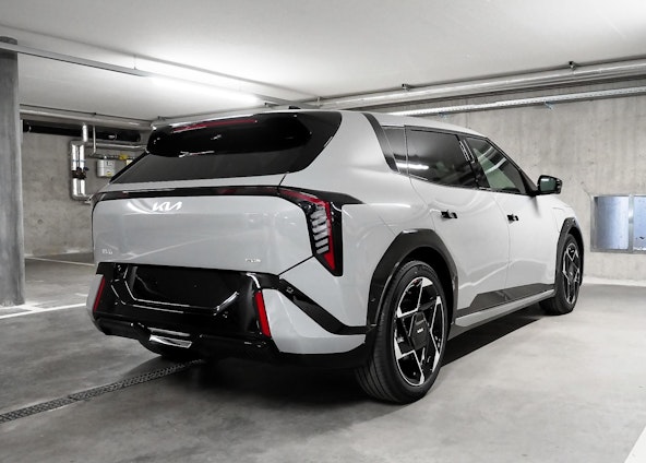 Vehicle image 17 Vehicle image 17