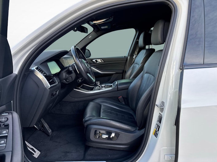 Vehicle image BMW X5