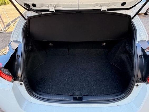 Vehicle image 9 Vehicle image 9